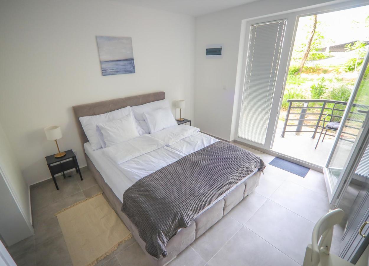 Code Srebrno Jezero Apartment เวลิโก กราดิชเต ภายนอก รูปภาพ